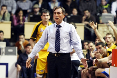 Βαγγέλη, κάντο (εντελώς) όπως ο Ρενέσες