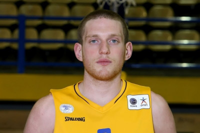 Πάτησε παρκέ και ο Γιόβοβιτς