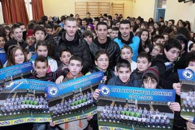 Αυτόγραφα και εισιτήρια μοίρασε αντιπροσωπεία του Ατρόμητου