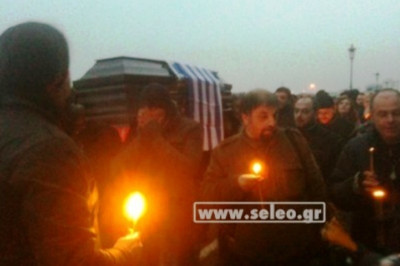 Κηδεία της Ελλάδας κάνουν οι Αγανακτισμένοι Θεσσαλονίκης
