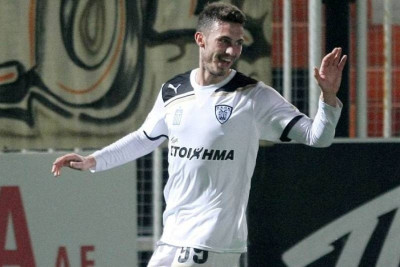 Ξανασυστήθηκε ο Γιάννου και το… μαντίλι του!