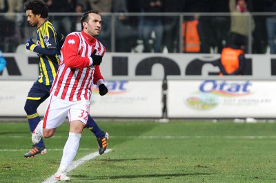 Γκολ και αποβολή για Γκέκα