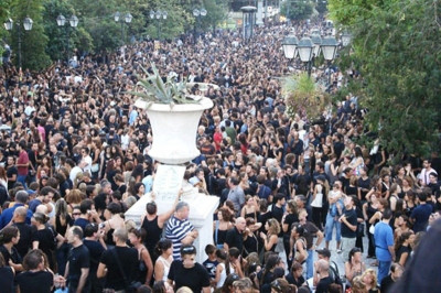 Χιλιάδες στο Σύνταγμα