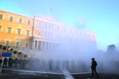 Eικόνες από το Σύνταγμα! (videos)