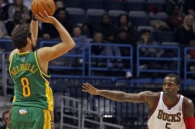 Έξι τρίποντα ο Μπελινέλι στο Μιλγουόκι