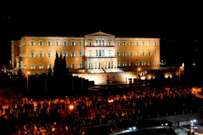 Αυτό που κάνουν οι Έλληνες, έχει όνομα: ΔΗΜΟΚΡΑΤΙΑ