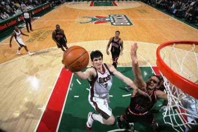 «Καθάρισε» ο Ιλιασόβα για Μπακς