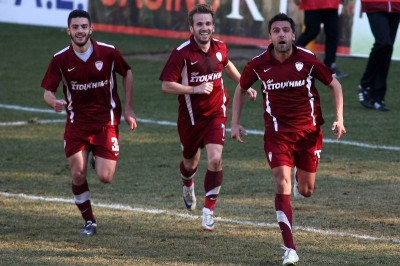 Νοκ άουτ ο Χασομέρης, θλάση ο Λαζιμάν