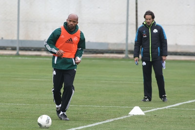 Άπαντες παρόντες, πλην Μπουμσόνγκ