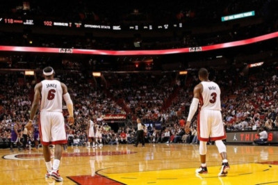 Μόνοι πρώτοι οι Χιτ