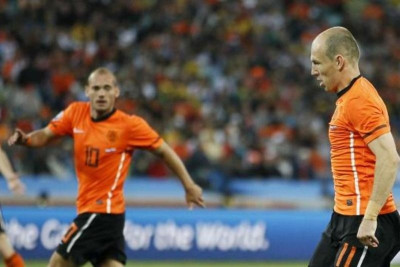 Με Ρόμπεν, Σνάιντερ οι «οράνιε» κόντρα σε Αγγλία