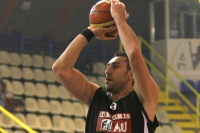 Φεύγει και ο Ντικούδης