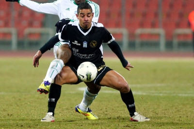 Ένας μέσα, ένας… έξω στη Δόξα!