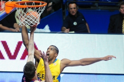 Ανανέωσε και ο Χέντριξ με Μακάμπι