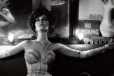 Δείτε την φωτογράφιση της Κέιτι Πέρι σαν αρτίστα του μπουρλέσκ!