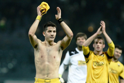 Η… σημαία έμεινε στον ιστό της! (photos + video)