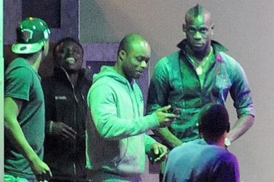 Ο Μπαλοτέλι σε στριπτιτζάδικο!