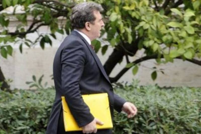 Φήμες για δίδυμο Χρυσοχοΐδη - Οικονόμου