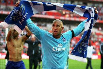 Ανανέωσε με Έβερτον ο Χάουαρντ