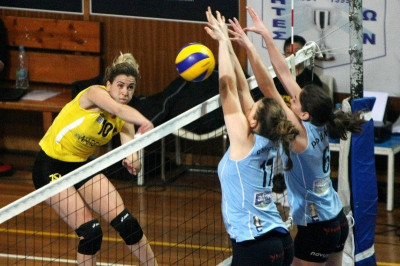 Νίκησε Μαρκόπουλο και συνεχίζει η ΑΕΚ