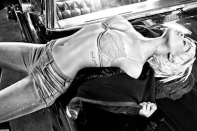 Δείτε τη Ριάνα σε «καυτή» διαφήμιση! (photos+video)