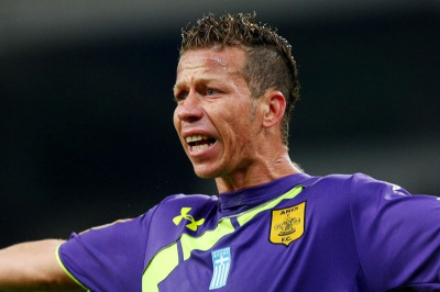 Δυο εβδομάδες εκτός Μίσελ, Τριανταφυλλάκος