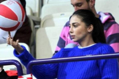Η έγκυος, Χοψονίδου, κάνει παιχνίδια με την μπάλα