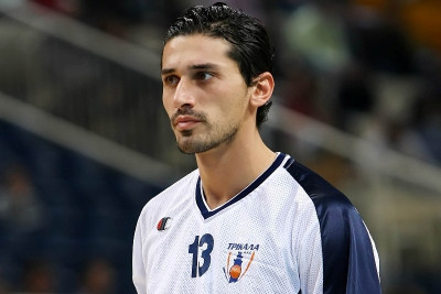 Ακάθεκτος ο Αίολος!