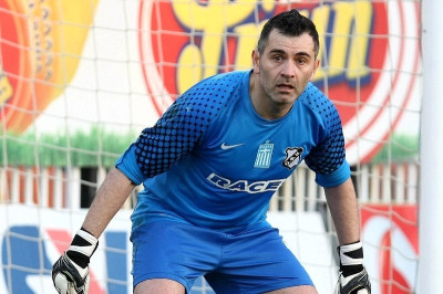 Θλάση στον δικέφαλο ο Βεζυρίδης