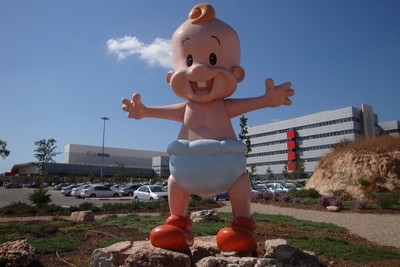 Εγκαταλείπει το μωρό-μασκότ το Ισραήλ