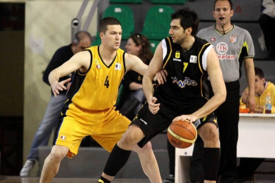 Ταπούτος: «Ντροπή και ξεφτίλα»