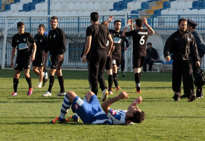 Η «Μαύρη Θύελλα» γκρέμισε τον Απόλλωνα από την κορυφή (photos)