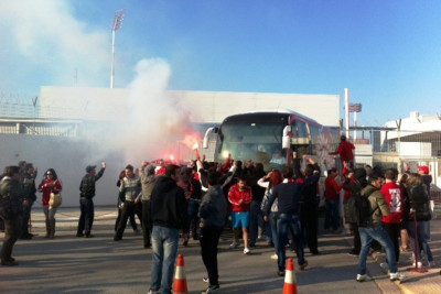 «Ντόπες» στου Ρέντη από 1.000 οπαδούς του Ολυμπιακού! (video+photos)