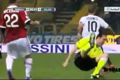 Επιθετικό φάουλ στο… ποδόσφαιρο (video)