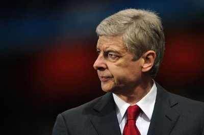 Βενγκέρ: «Φαβορί η Μπαρτσελόνα για το C.L.»