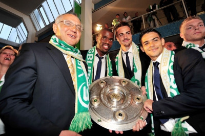 Θέλει να κρατήσει Μπενάλιο η Βόλφσμπουργκ