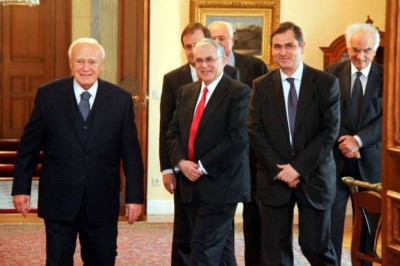 Λ. Παπαδήμος: «Κάντε λίγο υπομονή για τις εκλογές»