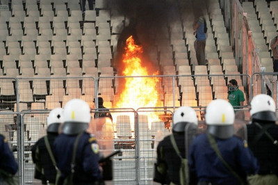 Αποδίδει ευθύνες στην αστυνομία