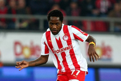 Πληρώνει πρόστιμο για παρκάρισμα ο Μακούν