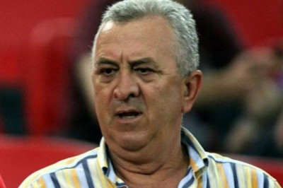 Διαψεύδει ο Καραβίτης