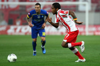 Ρίχνει τις απαιτήσεις του για να μείνει ο Μακούν