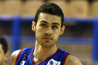 Επιστρέφει ο Αθανασούλας