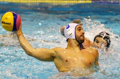 «Βούλιαξε» τους Σκοπιανούς η Ελλάδα