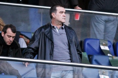 Πρώτο Θέμα: «Κενό μνήμης ο Βγενόπουλος!»