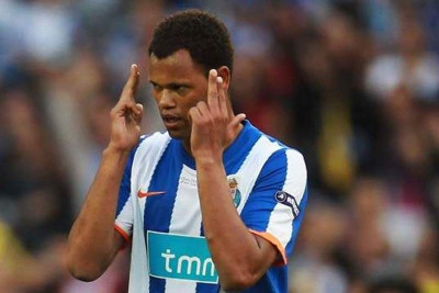 «Γλυκοκοιτάζει» Ρολάντο η Νάπολι