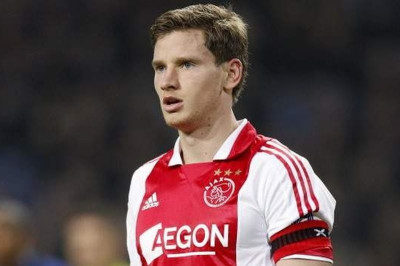 «Προξενεύει» Βερτόγκεν στους Ισπανούς ο Ντε Μπουρ