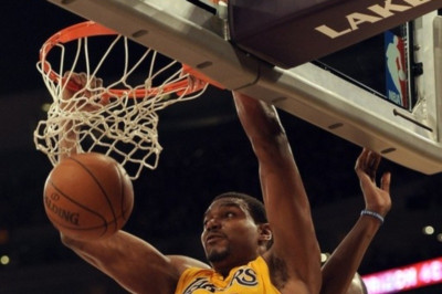 Νοκ άουτ ο Μπάινουμ