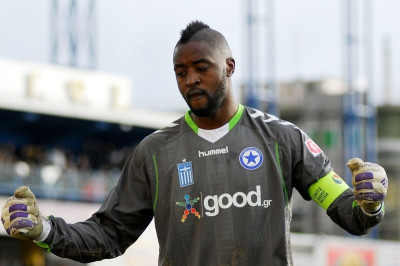 Μπουκάλια και αντικείμενα στον Ιτάνζ