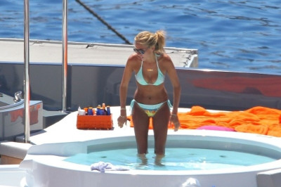 Η Πέτρα Έκλεστοουν ψωνίζει από το «Ο, τι πάρεις 100»!