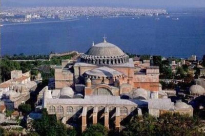 Προσκύνημα «Εις την Πόλιν» οι παλαίμαχοι της Νέας Περάμου
